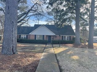 4 Pemberton Cir, Greenwood, MS 38930