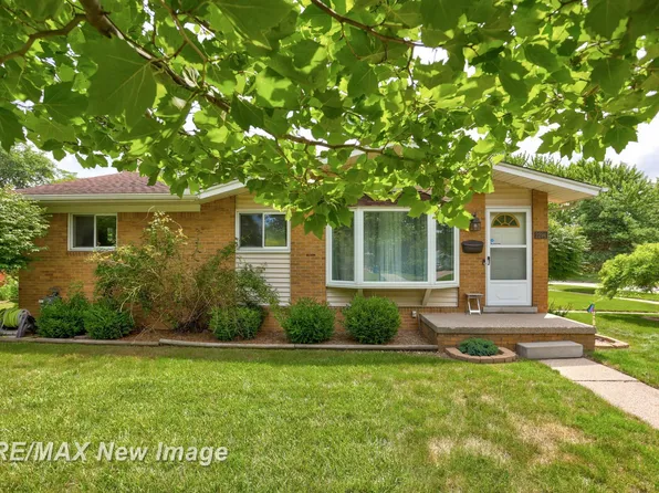 2294 Greenbush Pl, Saginaw, MI 48603