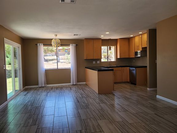 Open concept livingroom, diningroom and kitchen.