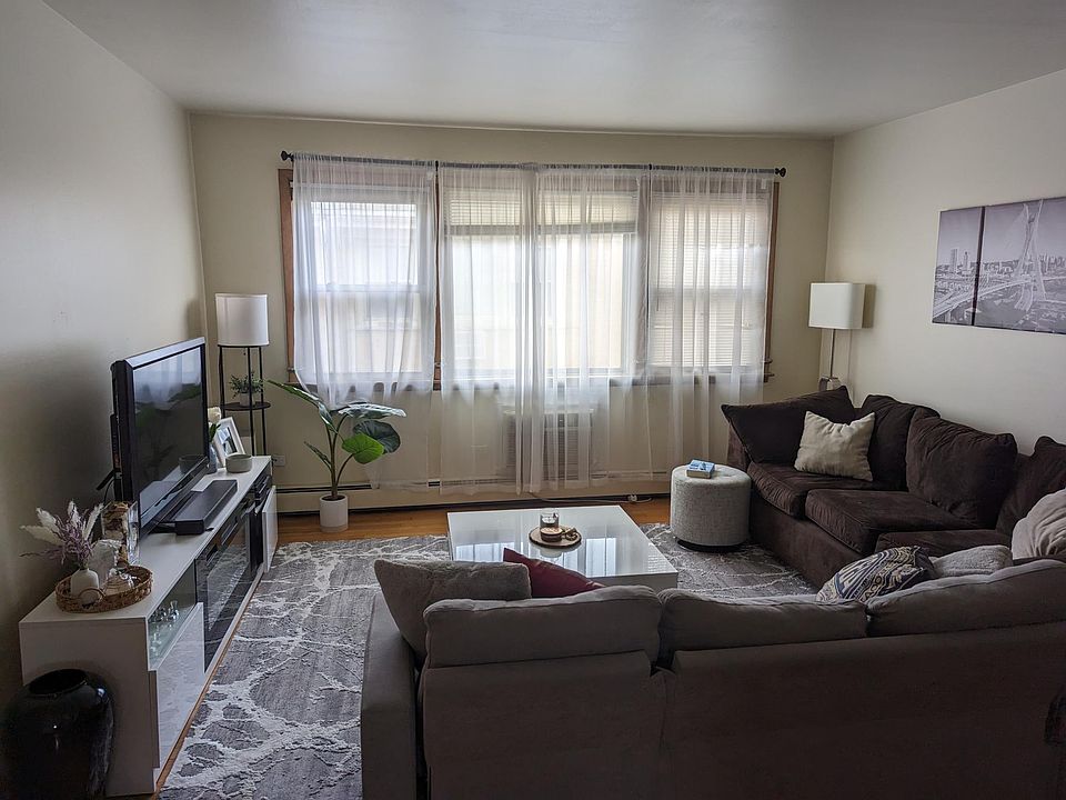1st image of 6173 N Northwest Hwy #202