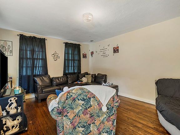 5th image of 2940 Blan St
