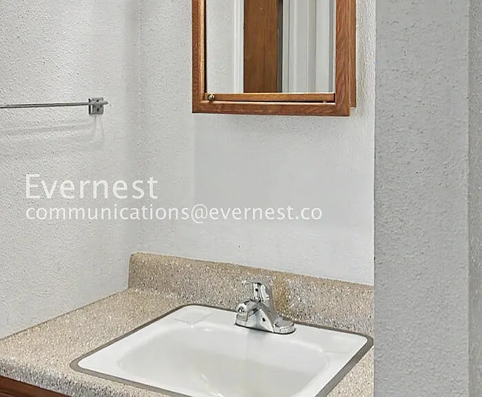 1305 Burton Ct #4 — Photo 14