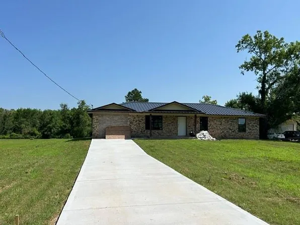 101 Smilie Xing, Holiday Lakes, TX 77515