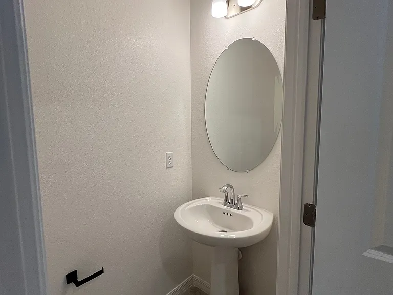 3904 Academia Ave — Photo 10