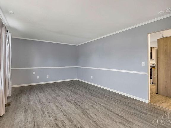 5th image of 5033 Victoria Ave