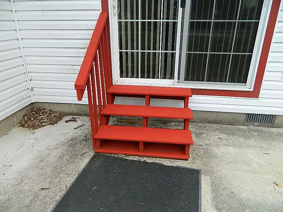 4th image of 11 E Main St