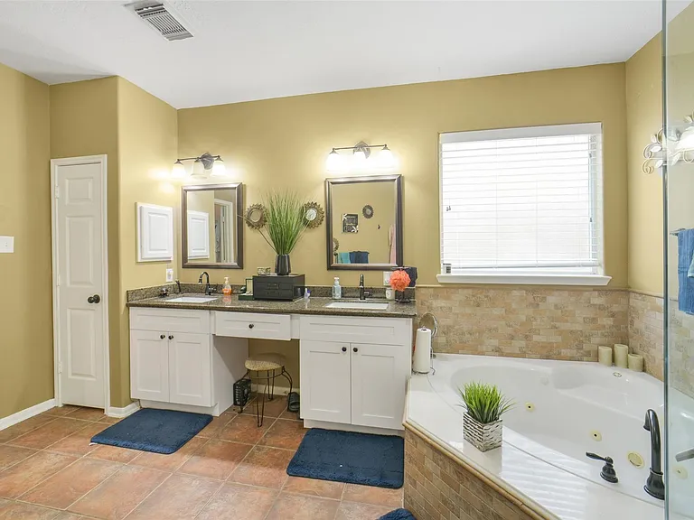 2103 Blue Water Bay Dr — Photo 24