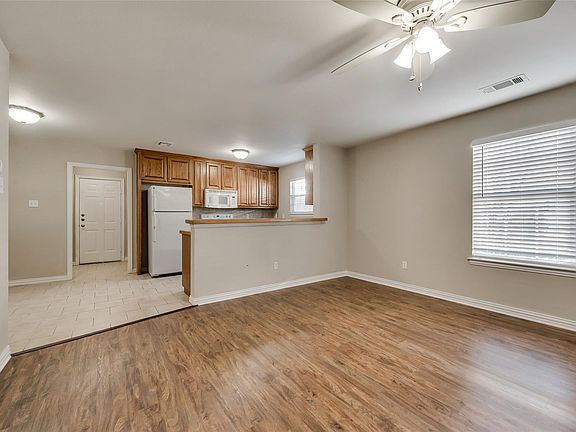 3rd image of 412 N Cleveland Ave #100