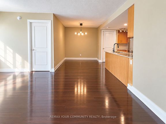 4th image of 2727 Keele St #619