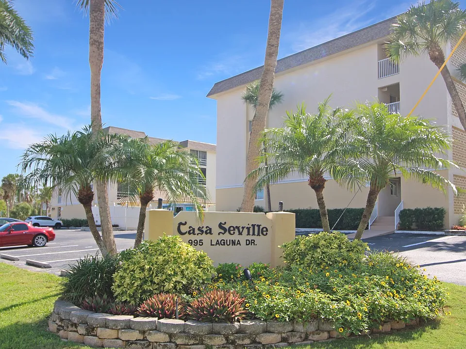 995 Laguna Dr #305