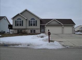 325 Santa Maria Dr, Arlington, WI 53911
