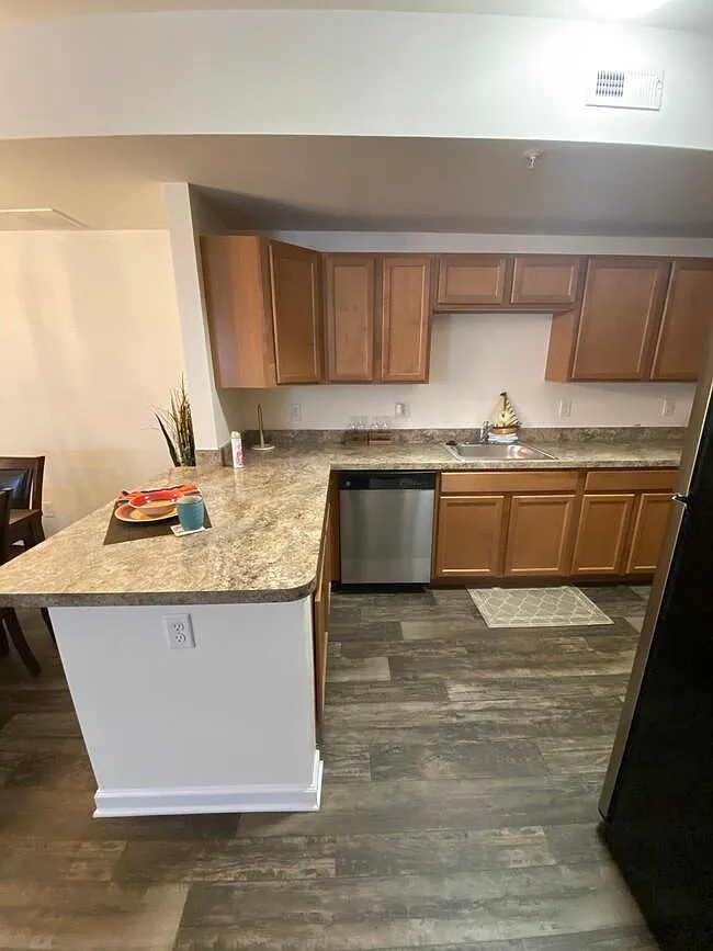 Sunnyside Apartments — Photo 4