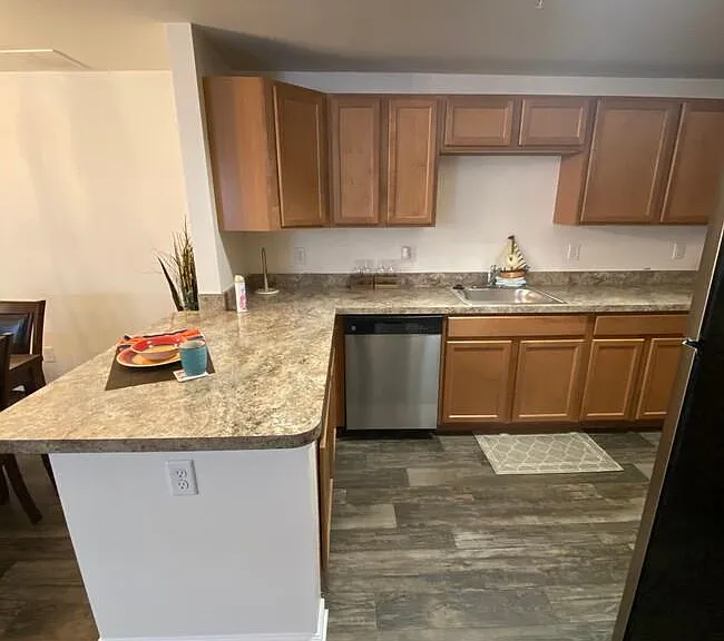 Sunnyside Apartments — Photo 4