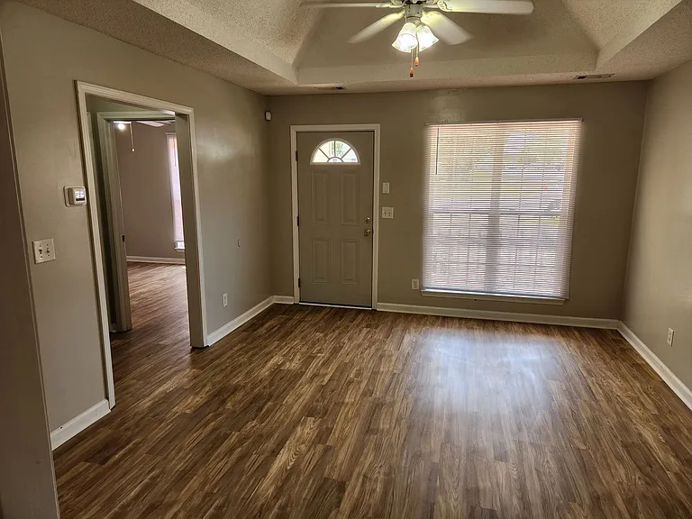 306 Haverhill Cir — Photo 3