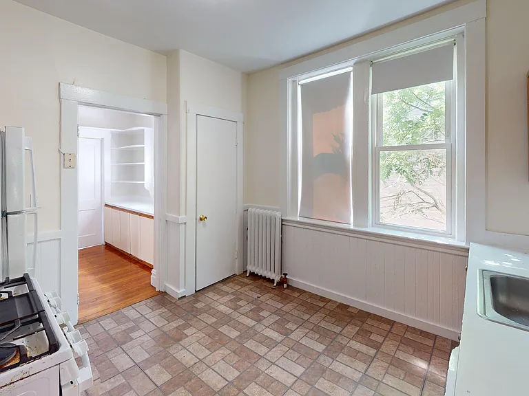 57 Strathmore Rd #6 — Photo 5