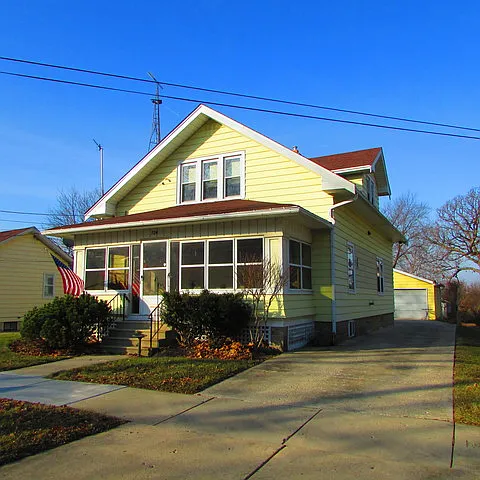 724 N Root St photo 1