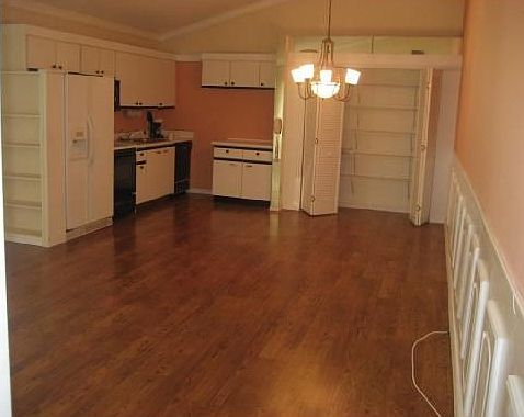 Kitchen/ Dining Area