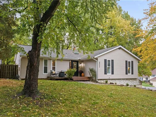 9902 NW Hampton Woods Dr, Parkville, MO 64152