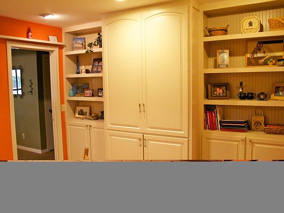 Kitchen (awesome pantry!)