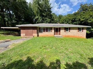 1202 Garden Cir, Seneca, SC 29672