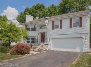 37500 Lang Ct, Westland, MI 48186