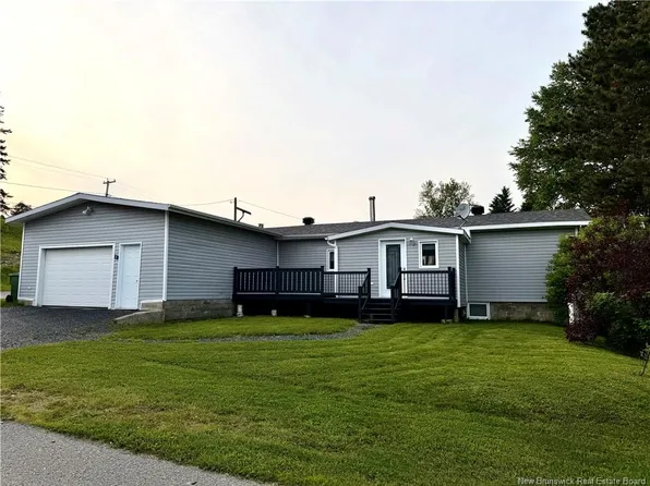 4 Saint Jean St, Haut Madawaska, NB E7A 1E8