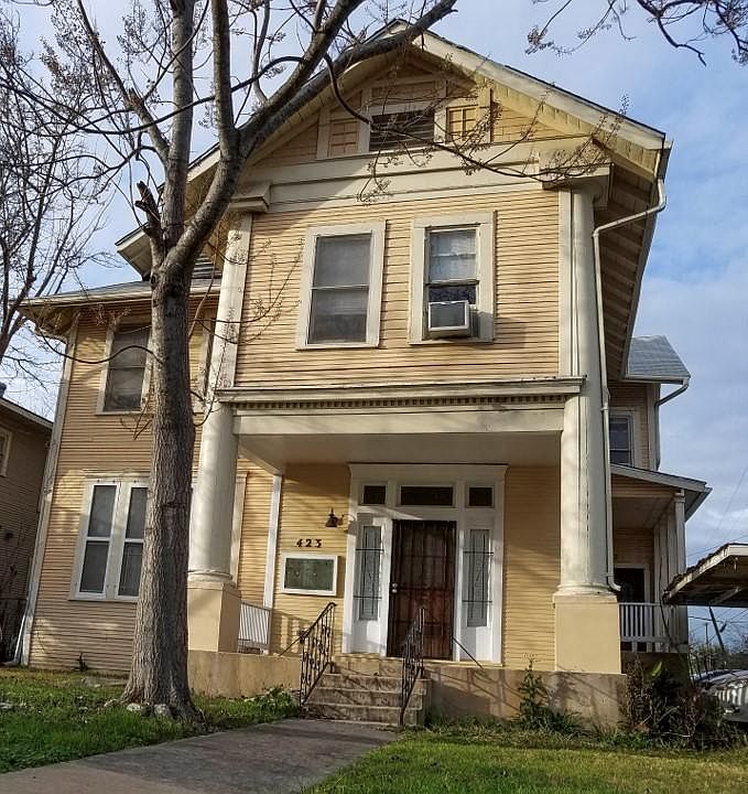 1st image of 423 E Locust St APT 1