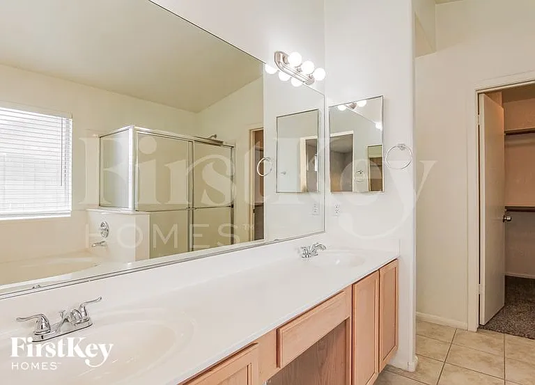 15615 W Watkins St — Photo 10