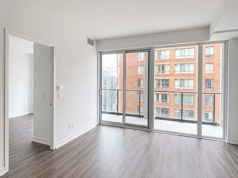20 Edward St #1411 — Photo 4