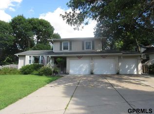 1101 Rousseau Ct, Papillion, NE 68046