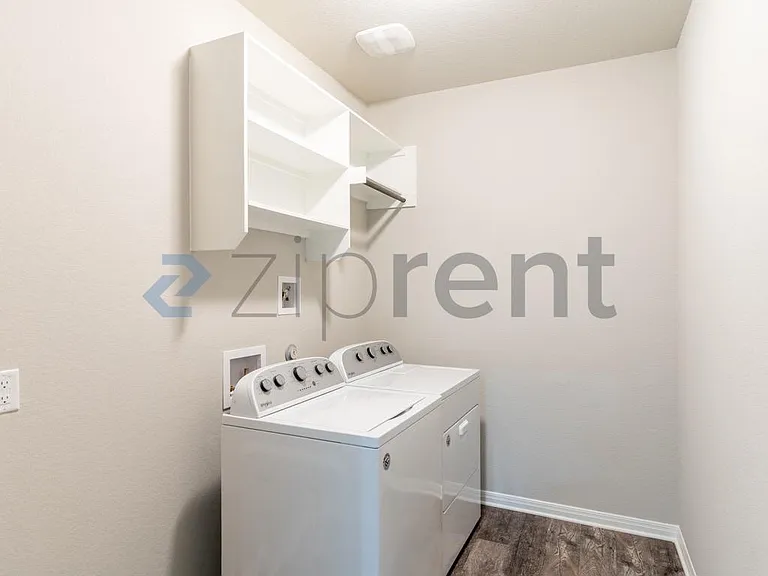 1520 Homestead Farms Dr — Photo 16