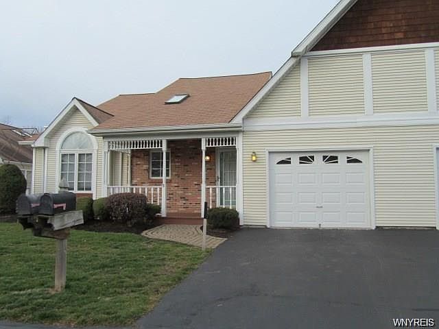 1st image of 25 Sweet Bay Ln
