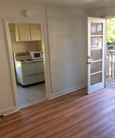 709 NE 43rd St — Photo 18