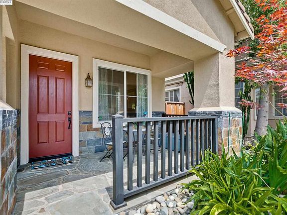 3rd image of 109 Windflower Ln