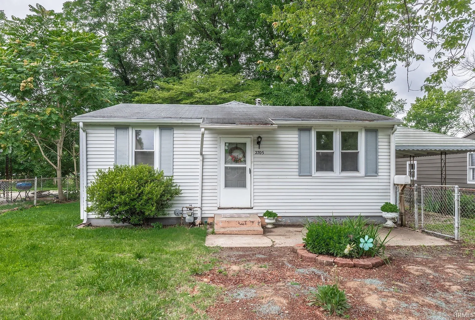 2705 S Englewood Ave photo 1