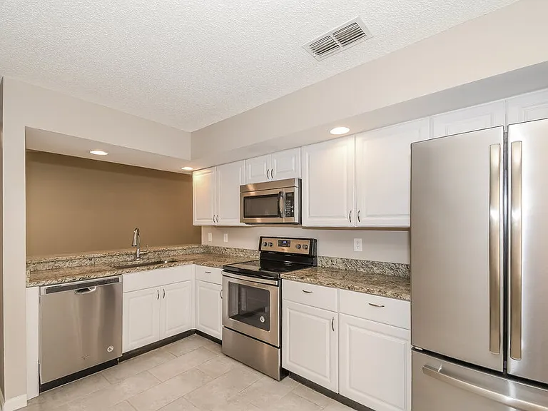 282 Aquarius Cir W — Photo 7
