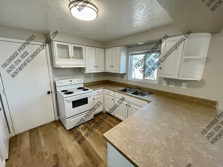 881 N 500 E — Photo 3