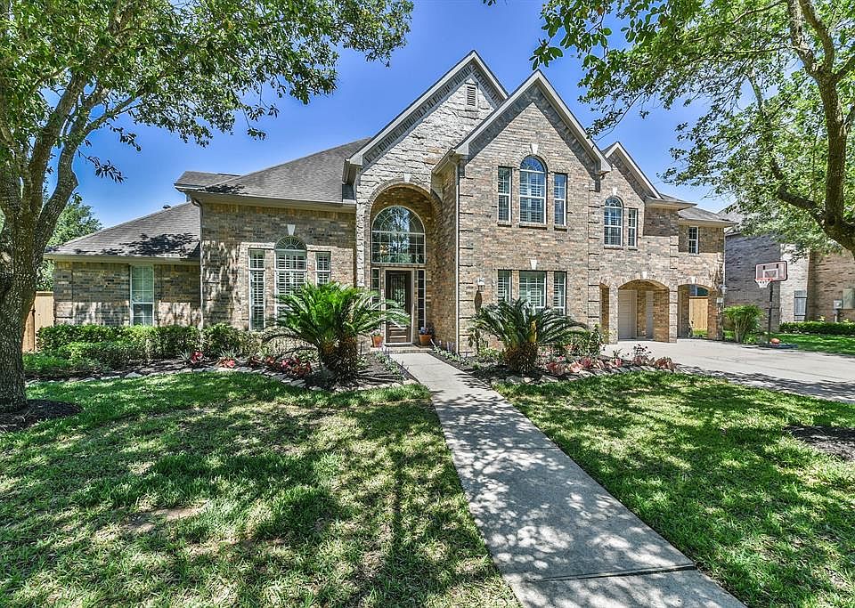 1st image of 5227 Pilgrim Oaks Ln
