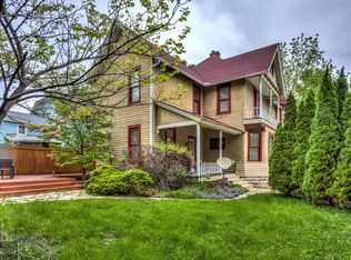 813 S 6th St, Burlington, IA 52601