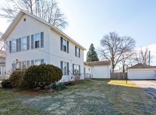 6 Beech St E, Three Oaks, MI 49128