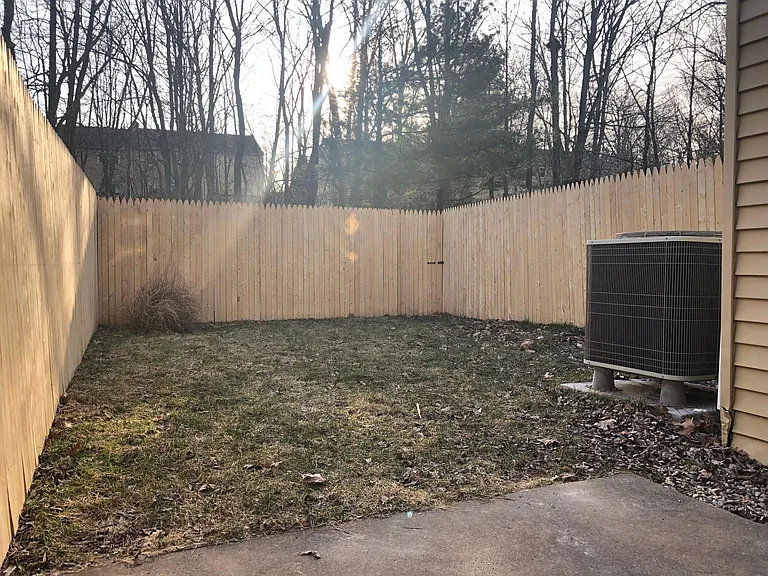 542 Newbury Ct — Photo 34