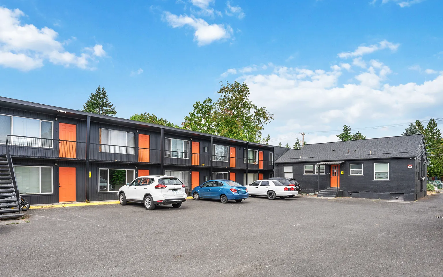 Raymond Apartments — Photo 2