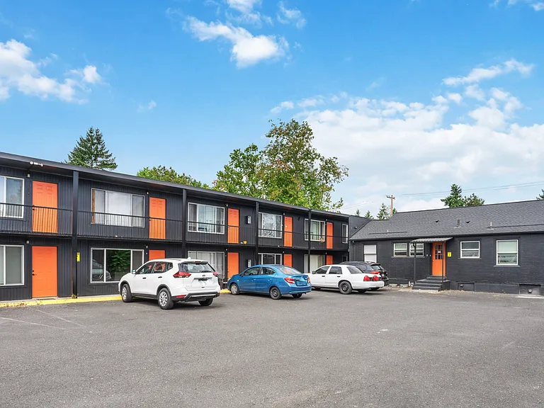 Raymond Apartments — Photo 1
