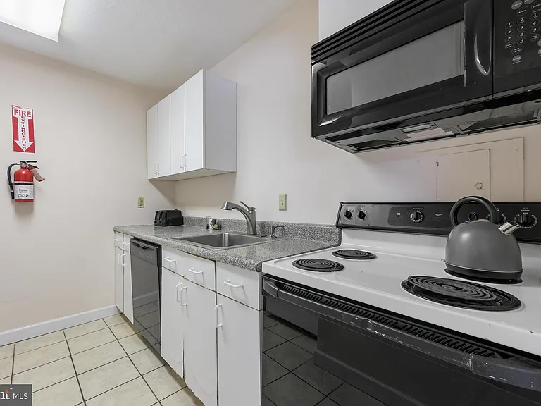 1 E University Pkwy #106 — Photo 18