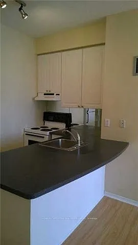 555 Yonge St #301 — Photo 2