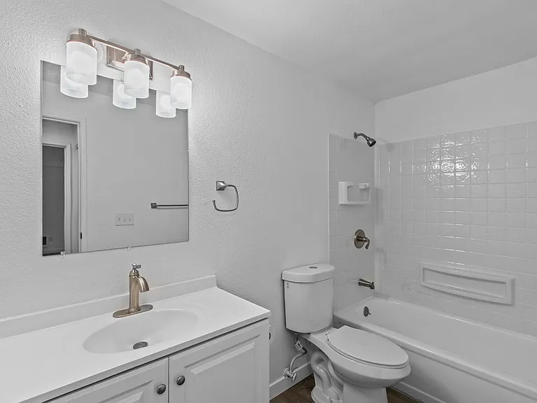 Brix Apartments — Photo 39