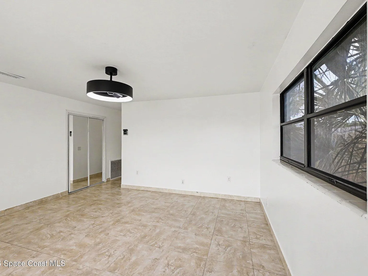 4 bed, 2.0 bath, 1844 sqft, $2,500 — Photo 2