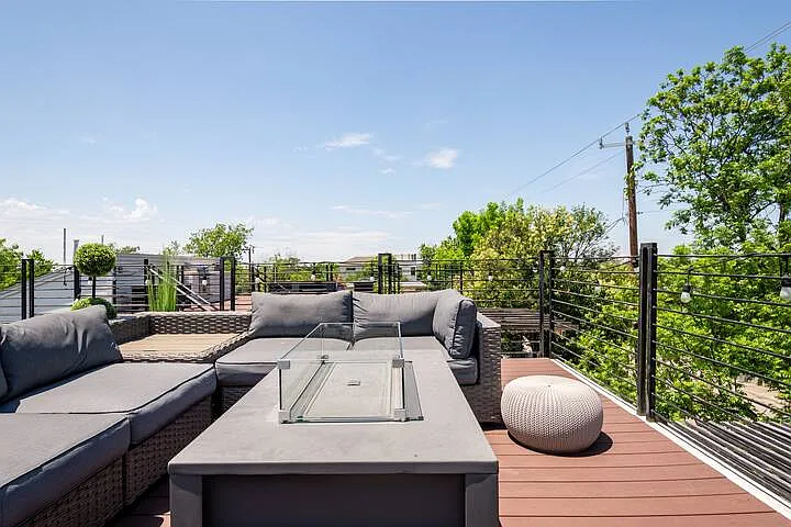 Roof top patio