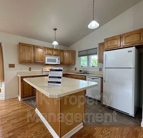3209 Wild Rose Ln — Photo 13