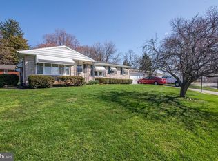 415 Lakeview Dr, York, PA 17403
